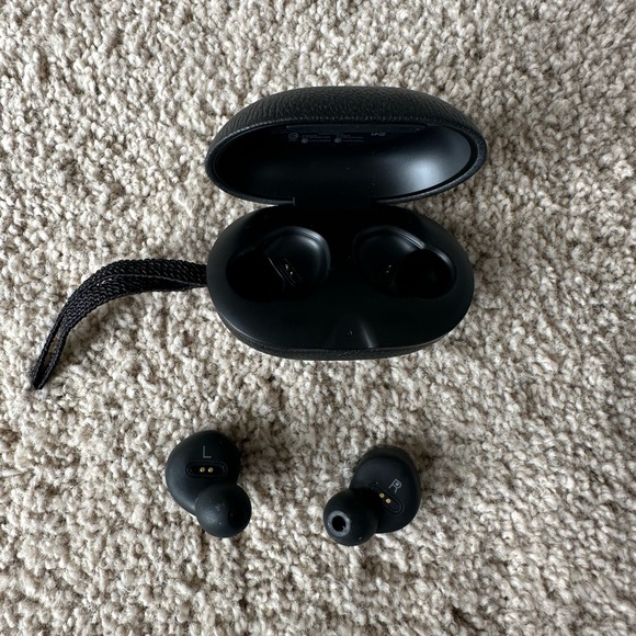Bang & Olufsen Bluetooth Beoplay Earbuds - Picture 2 of 3